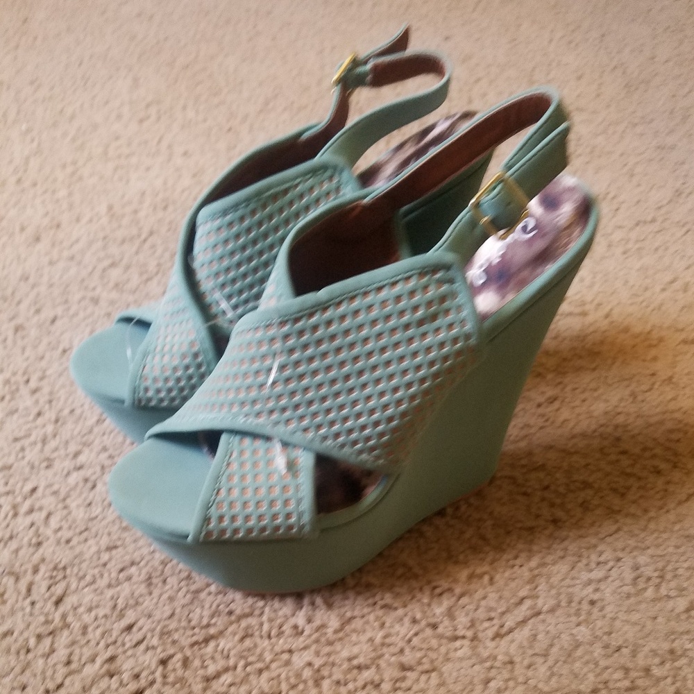 Shoes - Picture 6 of 8